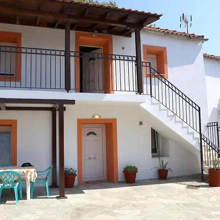 شقة Nikolaou Keramídhion